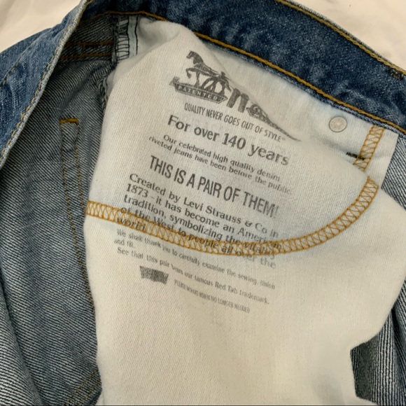 Levi's 505 Denim Blue Jean Shorts
Made of 100% Cotton
Size 40 - Picture 9 of 12